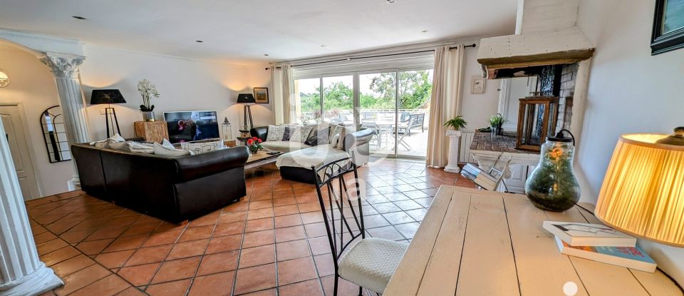 Maison 10 pièces de 237 m² à Roquebrune-sur-Argens (83380)