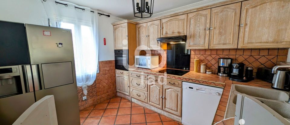 House 10 rooms of 237 m² in Roquebrune-sur-Argens (83380)