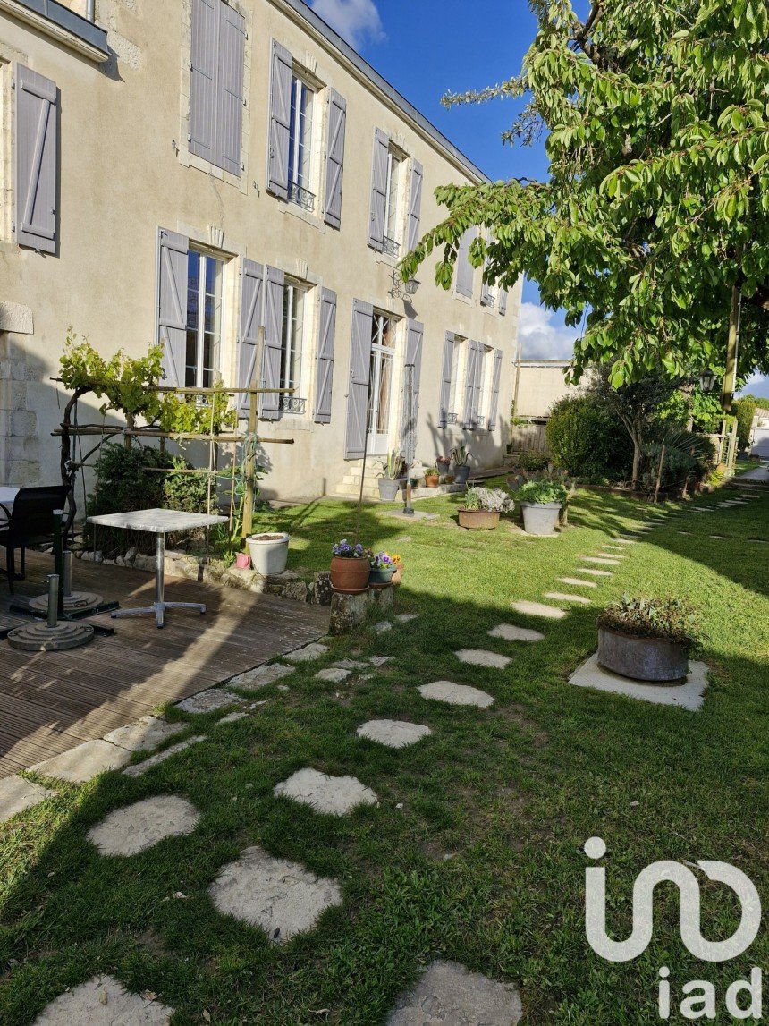 Mansion 14 rooms of 500 m² in La Rochelle (17000)
