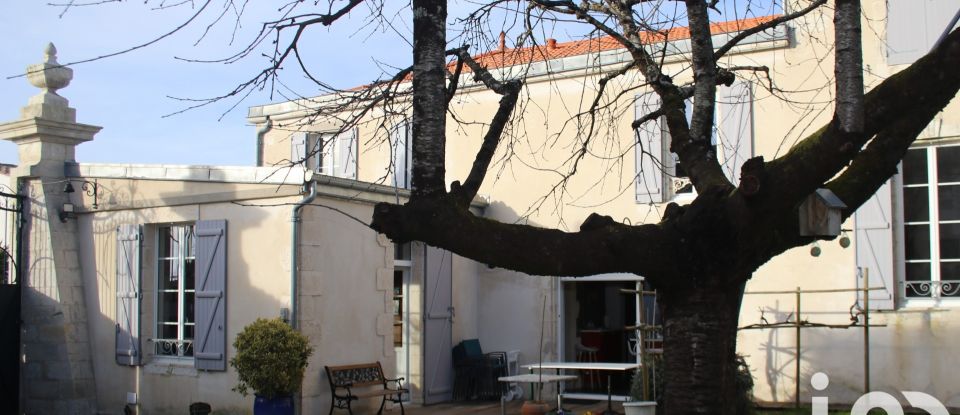 Mansion 14 rooms of 500 m² in La Rochelle (17000)