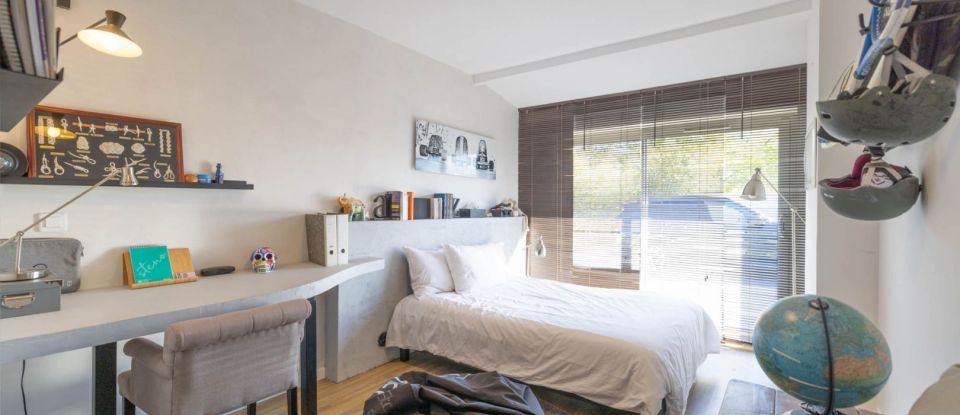 House 6 rooms of 166 m² in Martignas-sur-Jalle (33127)