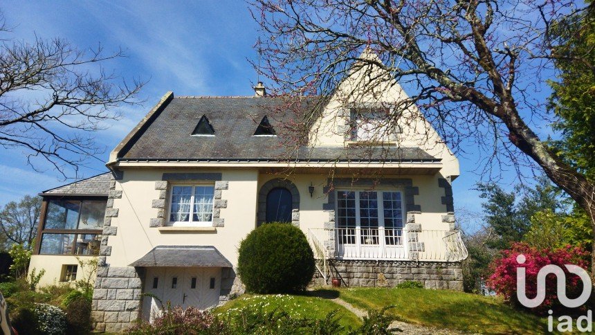 Traditional house 5 rooms of 117 m² in Pontivy (56300)