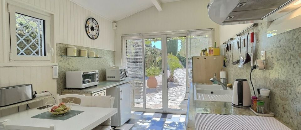 House 5 rooms of 120 m² in Six-Fours-les-Plages (83140)