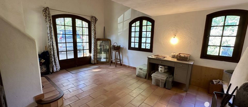 House 7 rooms of 180 m² in Roquebrune-sur-Argens (83520)
