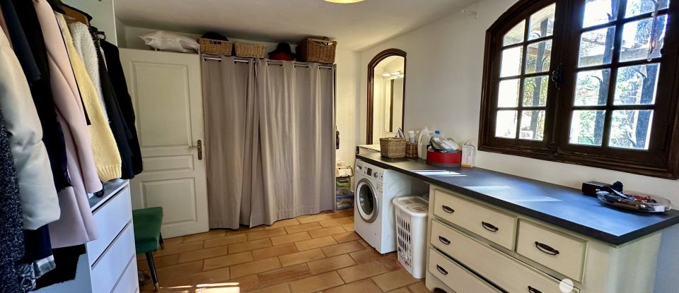 Maison 7 pièces de 180 m² à Roquebrune-sur-Argens (83520)