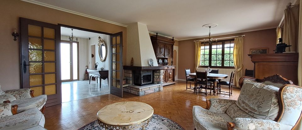 Maison traditionnelle 7 pièces de 160 m² à Montfaucon (25660)