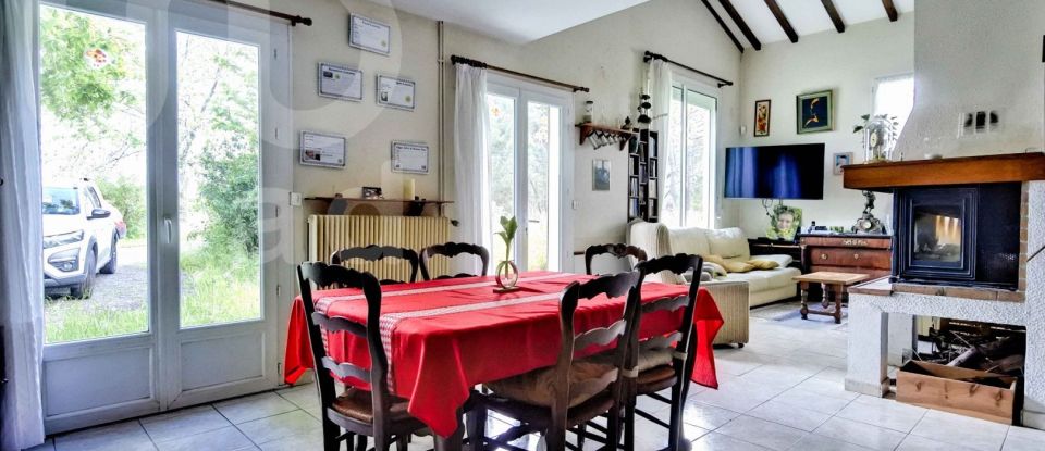 House 8 rooms of 215 m² in Avensan (33480)