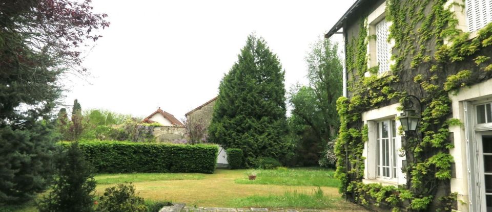 House 10 rooms of 270 m² in Chauvigny (86300)