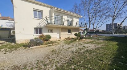 House 7 rooms of 160 m² in Laudun-l'Ardoise (30290)