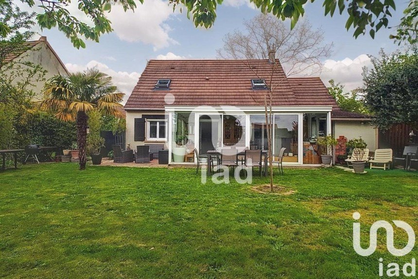 House 5 rooms of 101 m² in Vaux-le-Pénil (77000)