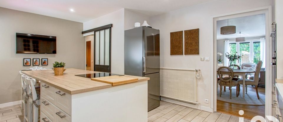 Maison traditionnelle 6 pièces de 120 m² à Montfermeil (93370)