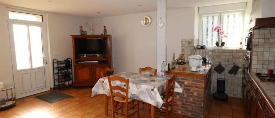House 6 rooms of 123 m² in Le Mené (22330)