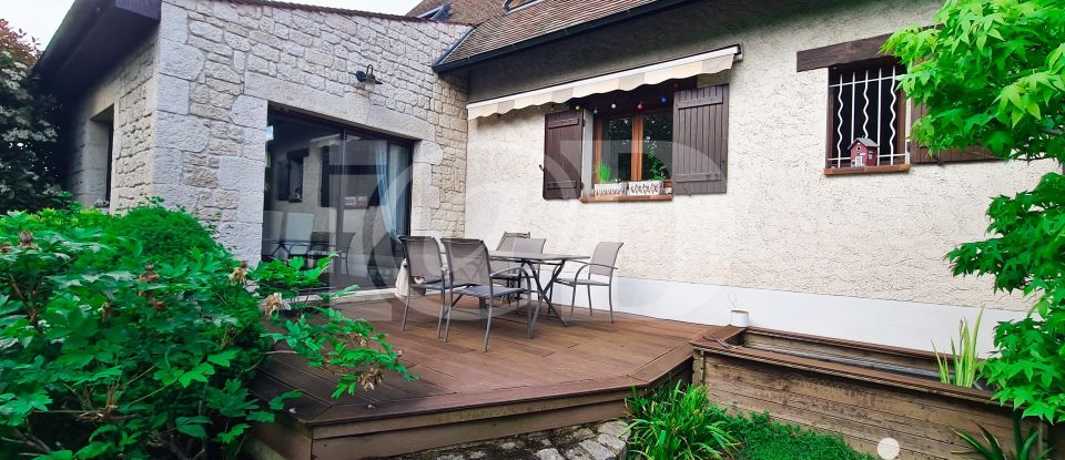 Maison traditionnelle 7 pièces de 165 m² à Sainte-Geneviève-des-Bois (91700)