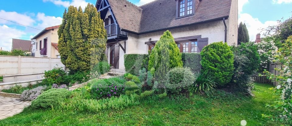 Traditional house 7 rooms of 165 m² in Sainte-Geneviève-des-Bois (91700)