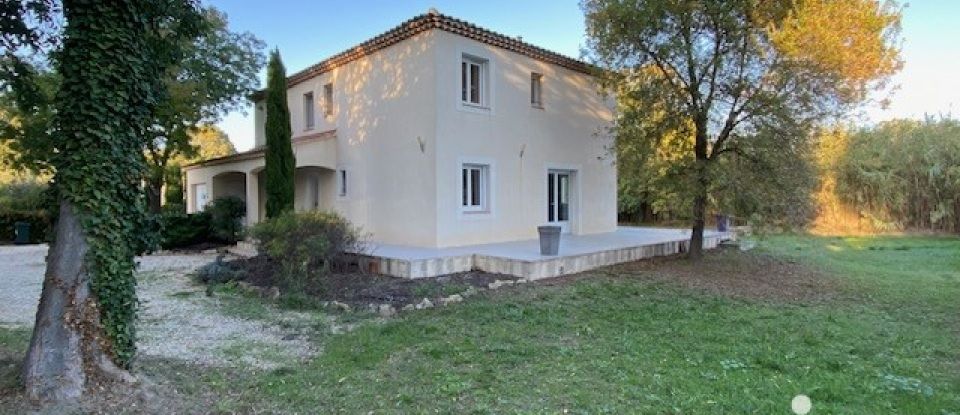Traditional house 7 rooms of 171 m² in Grans (13450)