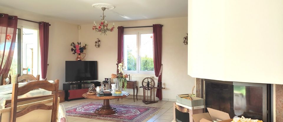 House 4 rooms of 119 m² in Surgères (17700)