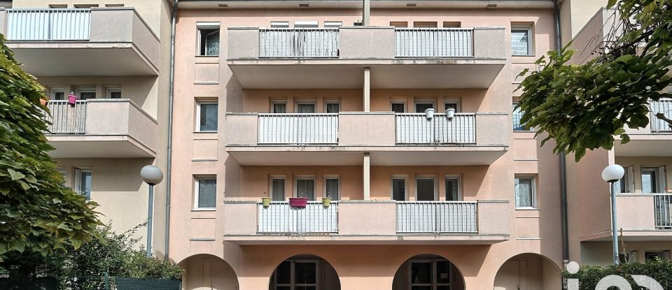 Apartment 4 rooms of 75 m² in Livry-Gargan (93190)