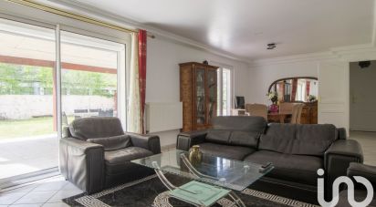 House 8 rooms of 166 m² in Montlhéry (91310)