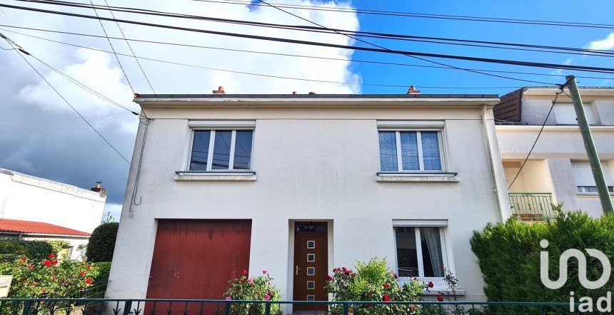 Traditional house 6 rooms of 126 m² in Nantes (44300)