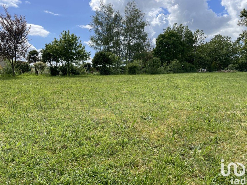 Land of 850 m² in Marigny (79360)