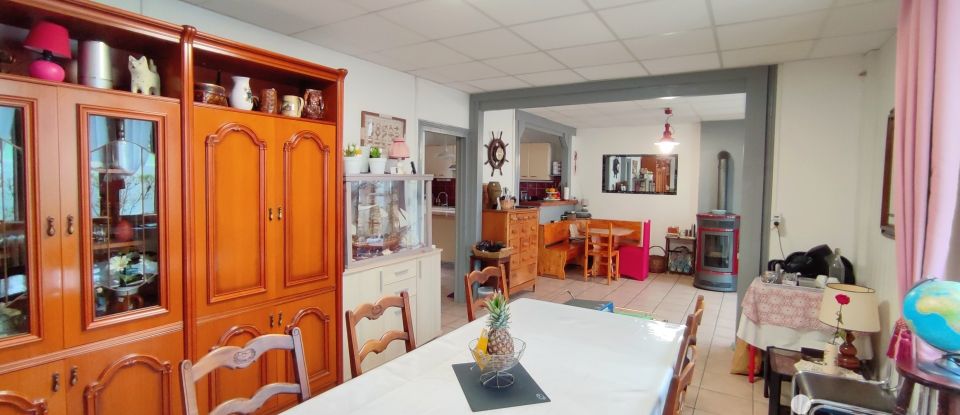 Maison traditionnelle 8 pièces de 163 m² à Messeix (63750)