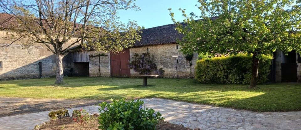 House 9 rooms of 214 m² in Usson-du-Poitou (86350)