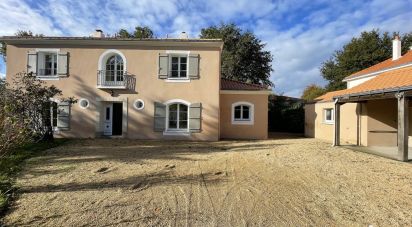 House 8 rooms of 245 m² in Basse-Goulaine (44115)