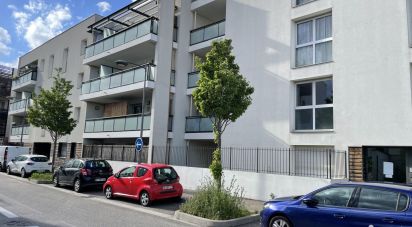 Parking of 13 m² in Meyzieu (69330)