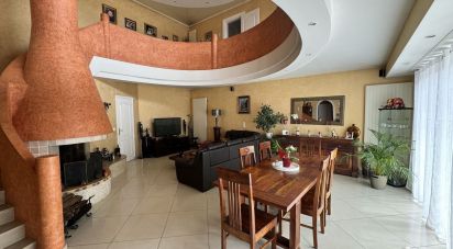 House 6 rooms of 230 m² in Courtry (77181)