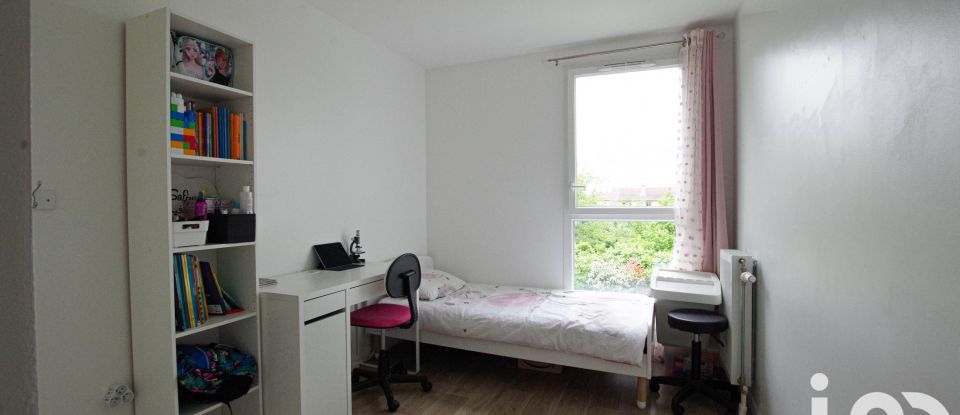 Appartement 4 pièces de 80 m² à Mantes-la-Ville (78711)