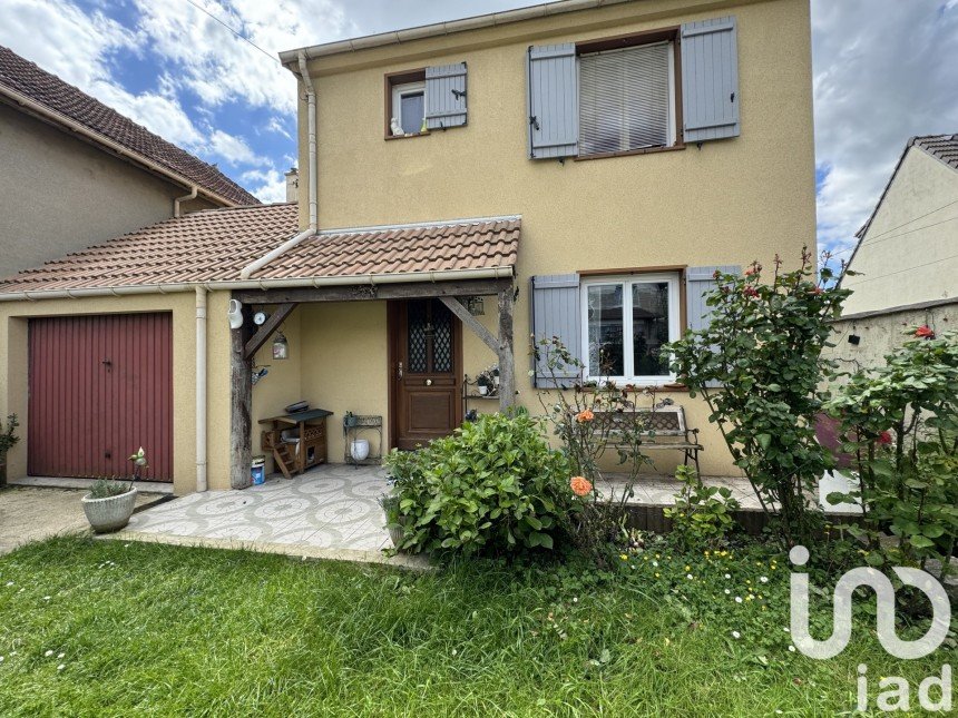 House 4 rooms of 106 m² in Mitry-Mory (77290)