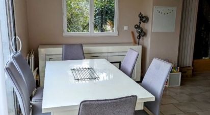 House 5 rooms of 154 m² in Saint-Seurin-sur-l'Isle (33660)