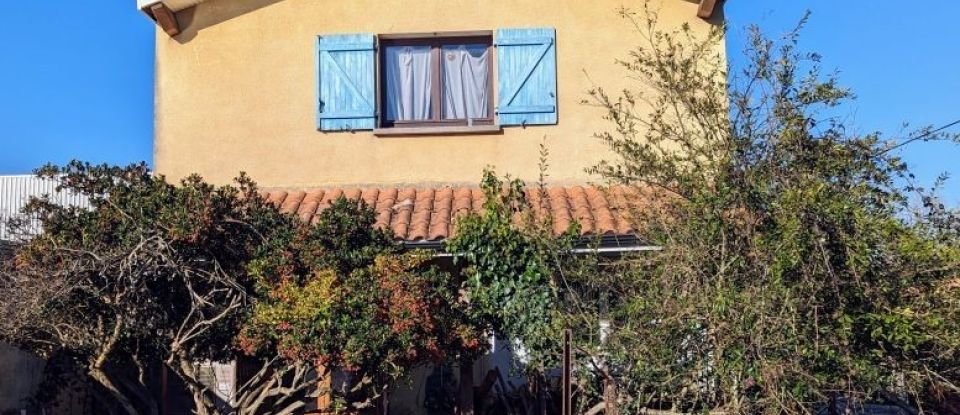 House 5 rooms of 154 m² in Saint-Seurin-sur-l'Isle (33660)