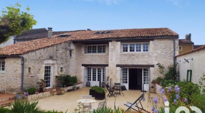 Country house 7 rooms of 240 m² in Meursac (17120)
