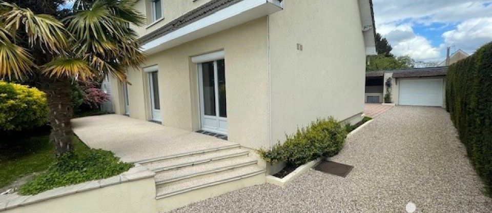 House 6 rooms of 147 m² in Crisenoy (77390)