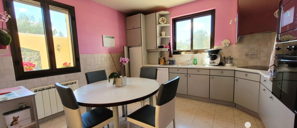 House 6 rooms of 155 m² in Rasteau (84110)