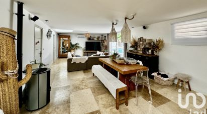Traditional house 7 rooms of 235 m² in Six-Fours-les-Plages (83140)