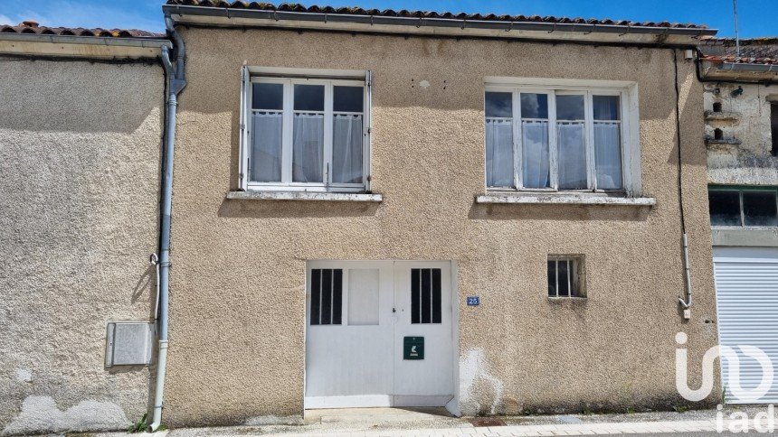 Town house 3 rooms of 47 m² in Rouillac (16170)