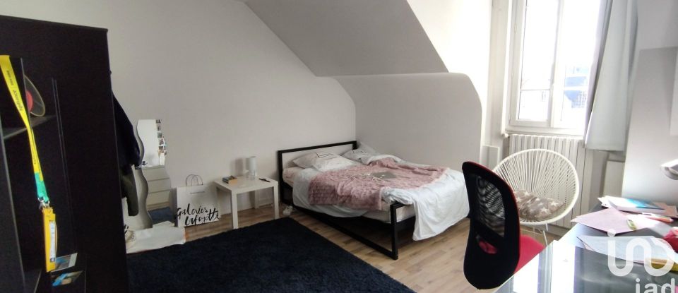 House 8 rooms of 199 m² in Rennes (35700)