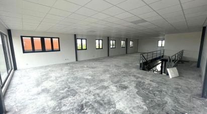 Business premises of 940 m² in Saint-Germain-Laxis (77950)