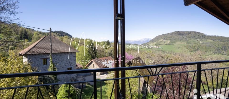 House 8 rooms of 142 m² in Saint-Martin-d'Uriage (38410)