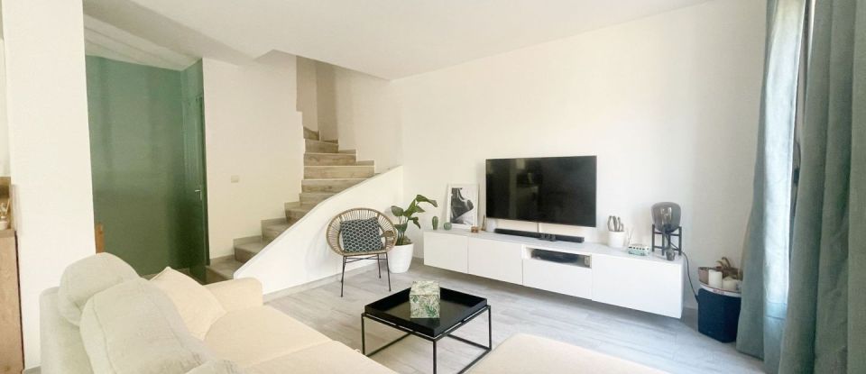 Appartement 3 pièces de 69 m² à Solliès-Pont (83210)