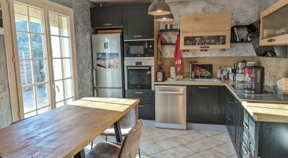 House 6 rooms of 128 m² in La Milesse (72650)