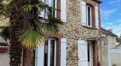House 4 rooms of 98 m² in Thèreval (50180)