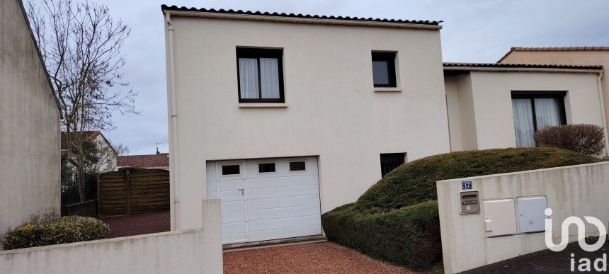 Traditional house 5 rooms of 106 m² in La Roche-sur-Yon (85000)