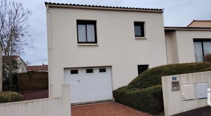 Traditional house 5 rooms of 106 m² in La Roche-sur-Yon (85000)