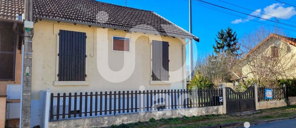 House 3 rooms of 54 m² in Commentry (03600)