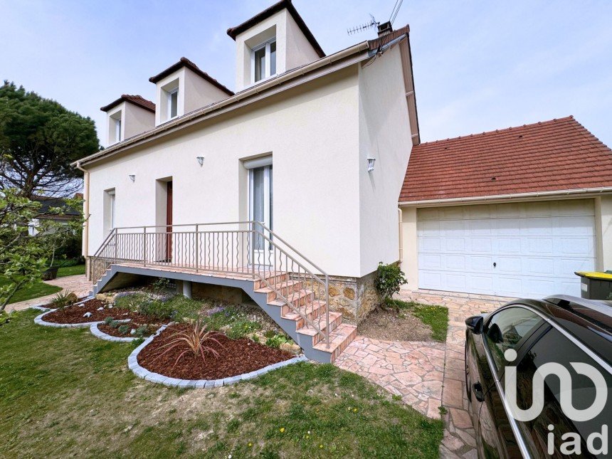 Maison traditionnelle 7 pièces de 140 m² à Draveil (91210)
