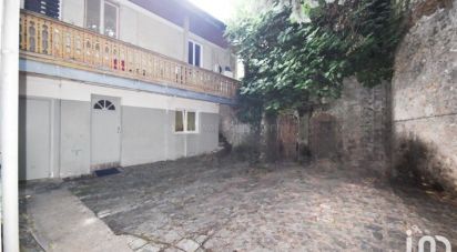 Building in Thiais (94320) of 240 m²