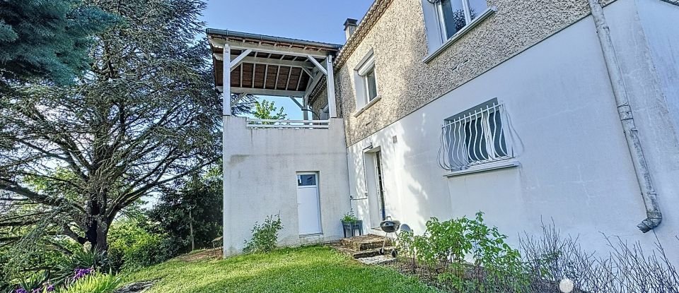 Traditional house 4 rooms of 75 m² in Saint-Cyr-sur-le-Rhône (69560)